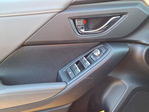 Certified 2025 Subaru Crosstrek 2.5i Limited w/ Crosstrek Mirror Package image 15