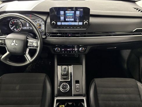 Used 2024 Mitsubishi Outlander SE image 34