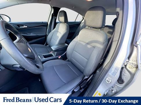 Used 2017 Chevrolet Cruze LT image 21