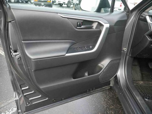 Used 2022 Toyota RAV4 LE image 23