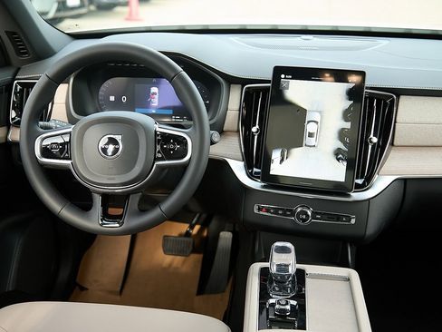 New 2026 Volvo XC90 T8 Plus image 25