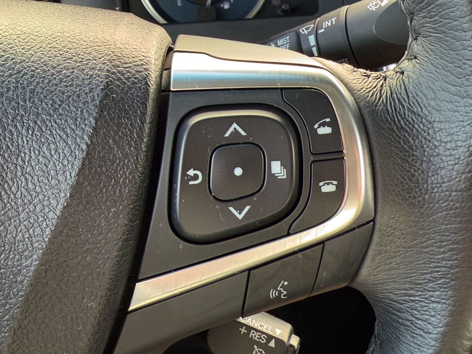 Used 2017 Toyota Camry XLE w/ Moonroof Package FWD image 18