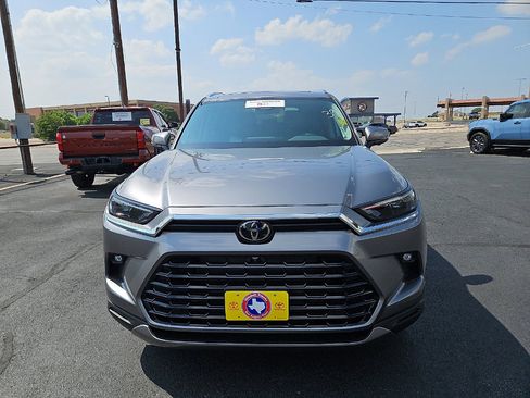 Certified 2026 Toyota Grand Highlander FWD image 8