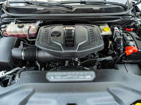 Used 2024 Jeep Wagoneer Series III AWD/4WD image 23