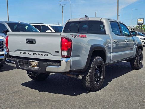 Used 2019 Toyota Tacoma TRD Off-Road AWD/4WD image 3