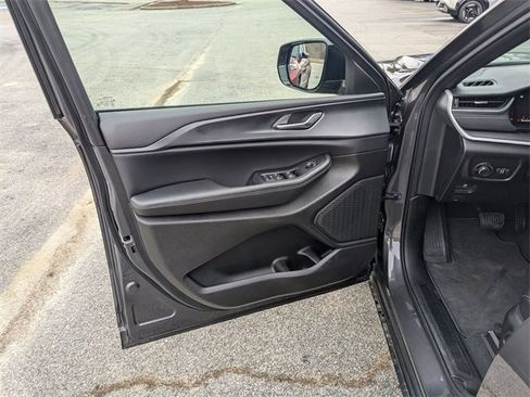 New 2024 Jeep Grand Cherokee L Laredo image 13