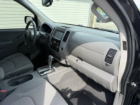 Used 2019 Nissan Frontier SV w/ Value Truck Package image 9