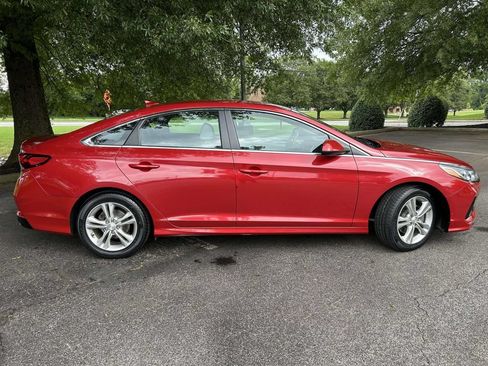 Used 2018 Hyundai Sonata SE FWD image 2