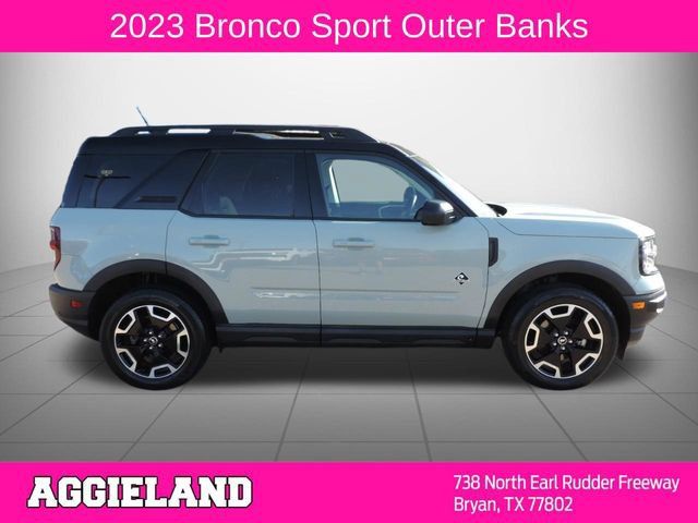Used 2023 Ford Bronco Sport Outer Banks w/ Tech Package AWD/4WD image 2