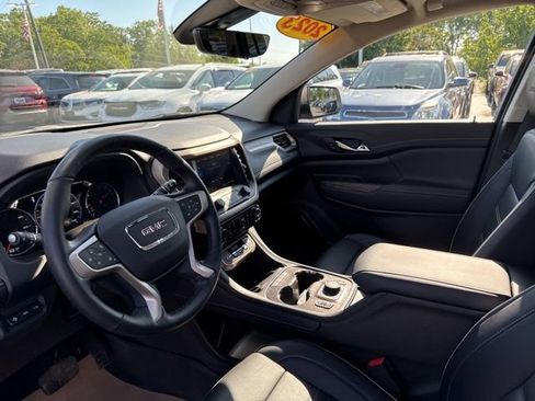 Used 2023 GMC Acadia Denali w/ Denali Technology Package AWD/4WD image 10
