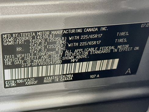 Used 2025 Toyota RAV4 XLE AWD/4WD image 12