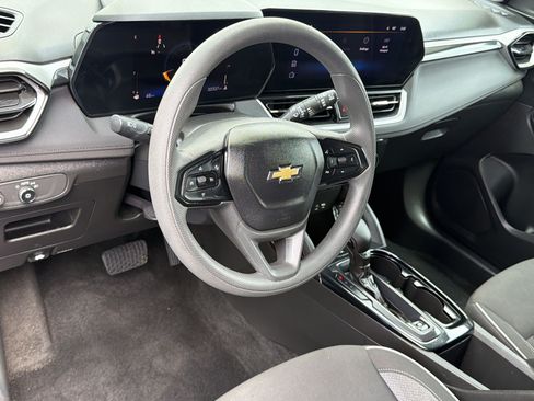 Used 2025 Chevrolet TrailBlazer LT FWD image 4