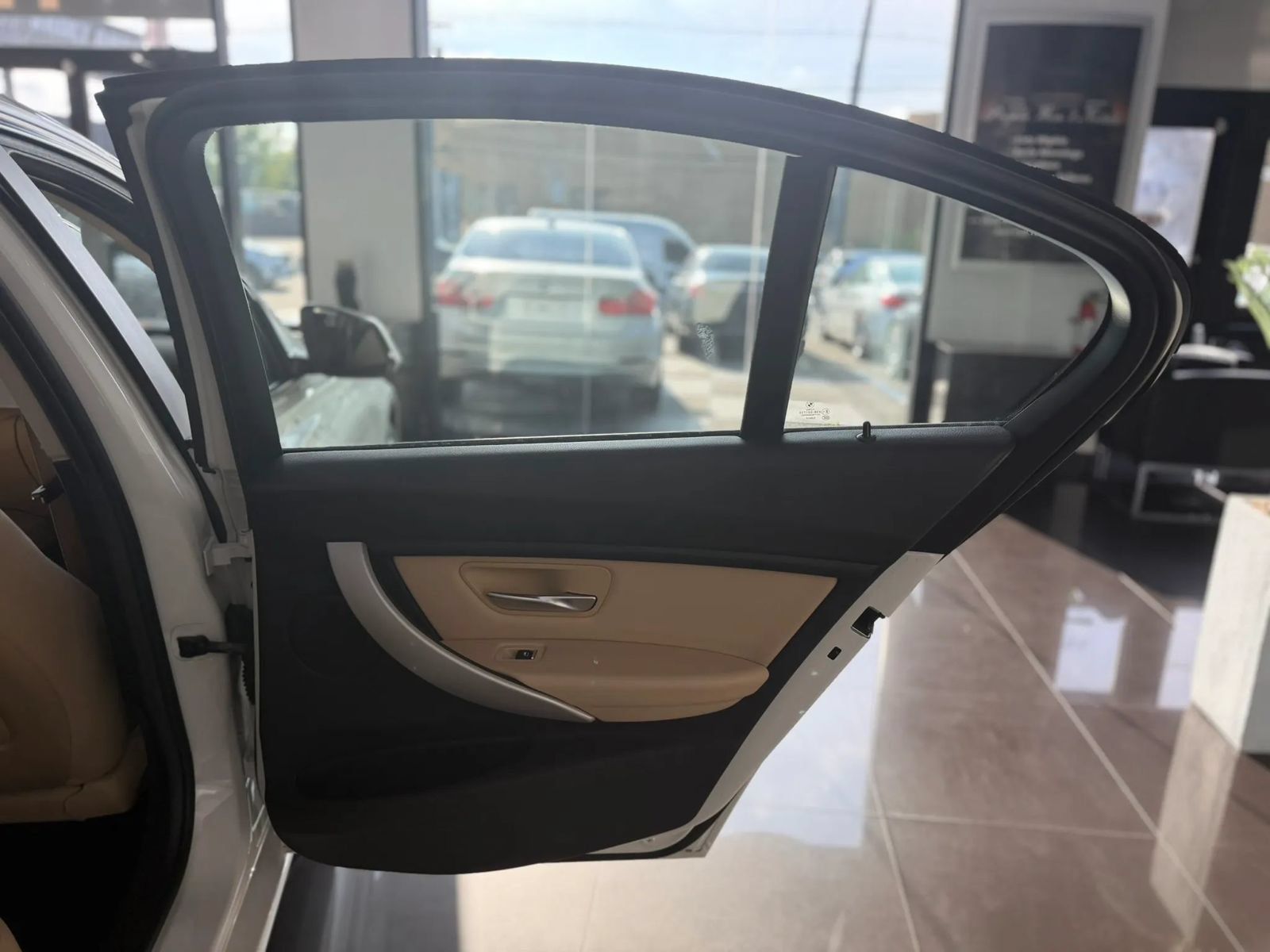 Used 2018 BMW 320i xDrive Sedan w/ Convenience Package AWD/4WD image 12