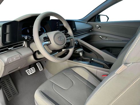 Certified 2025 Hyundai Elantra Sport FWD image 14