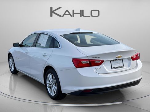 Used 2017 Chevrolet Malibu LT FWD image 2