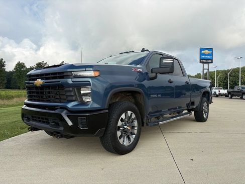 Used 2024 Chevrolet Silverado 2500 Custom w/ Custom Value Package AWD/4WD image 1