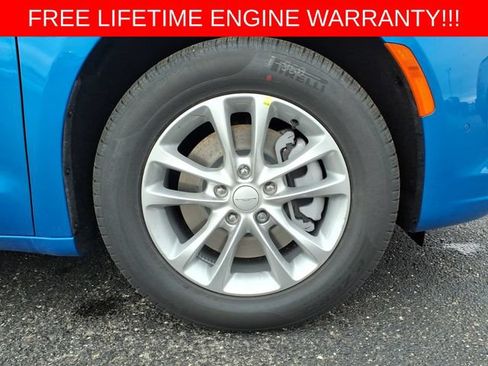 New 2027 Chrysler Pacifica Select AWD/4WD image 9