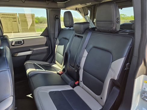 Used 2023 Ford Bronco Wildtrak image 22