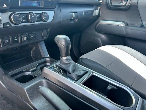 Used 2022 Toyota Tacoma SR5 AWD/4WD image 24