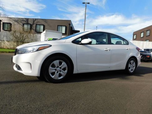 Used 2017 Kia Forte LX image 4