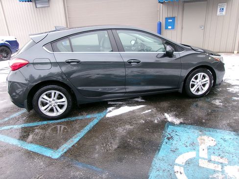 Used 2018 Chevrolet Cruze LT w/ Convenience Package image 7
