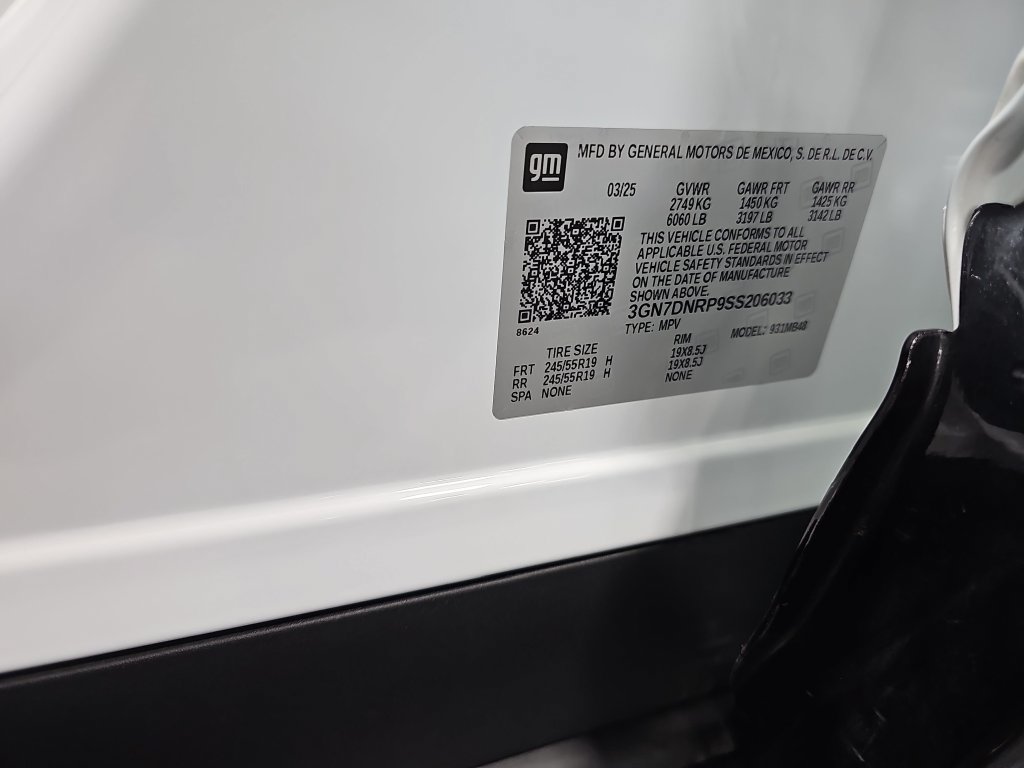 Used 2025 Chevrolet Equinox EV LT w/ LPO, All-Weather Mat Package FWD image 36