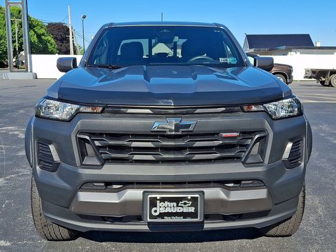 Used 2025 Chevrolet Colorado Trail Boss AWD/4WD image 2