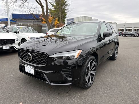Certified 2024 Volvo XC60 T8 Ultimate w/ Protection Package Premier image 9