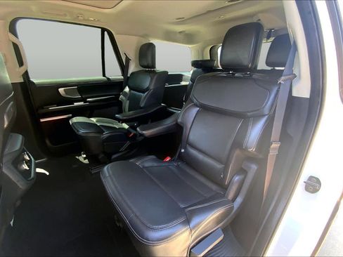Used 2025 Ford Expedition Platinum AWD/4WD image 21