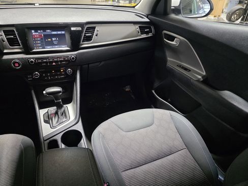 Used 2018 Kia Niro LX image 16