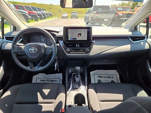 Used 2025 Toyota Corolla LE FWD image 17