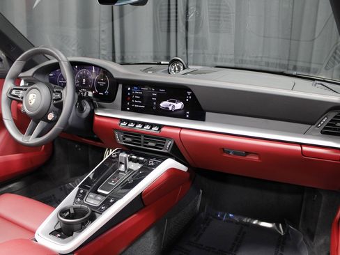 Certified 2025 Porsche 911 Carrera image 19