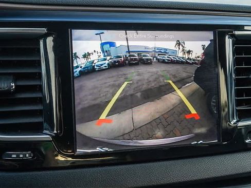 Used 2019 Chrysler Pacifica Touring-L Plus image 26