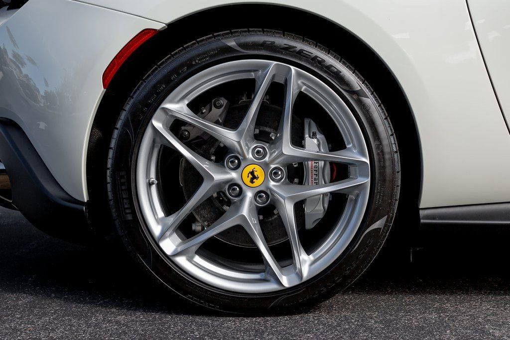 Used 2024 Ferrari Roma Spider RWD image 43