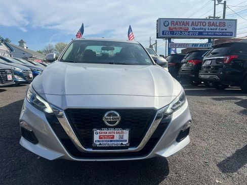 Used 2021 Nissan Altima 2.5 SV w/ SV Premium Package image 3