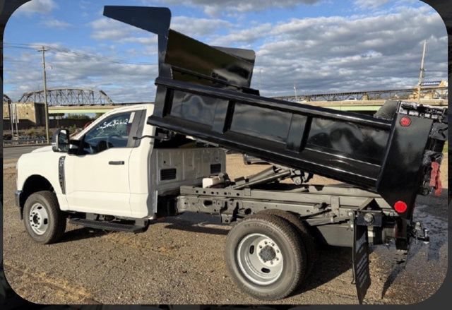 New 2025 Ford F350 XL w/ XL Chrome Package AWD/4WD image 3