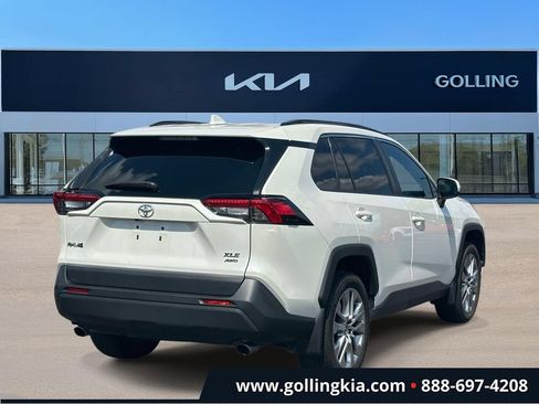 Used 2022 Toyota RAV4 XLE Premium AWD/4WD image 3