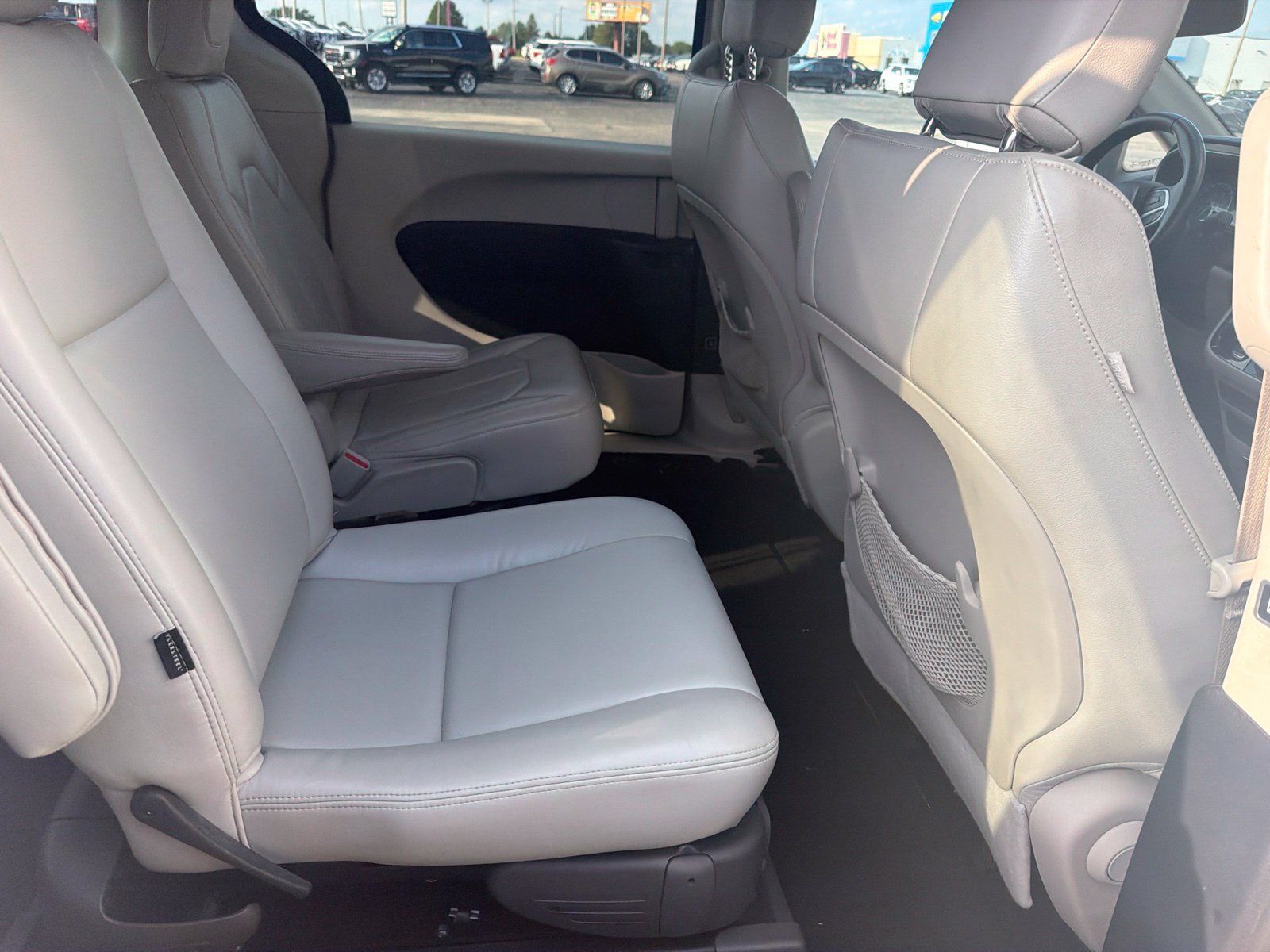 Used 2017 Chrysler Pacifica Touring-L FWD image 3