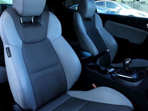 Used 2016 Hyundai Genesis 3.8 image 16