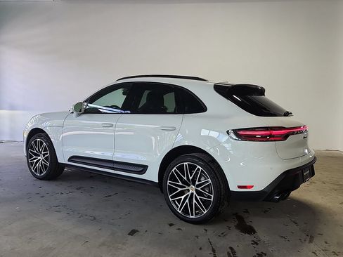 Used 2026 Porsche Macan AWD/4WD image 3