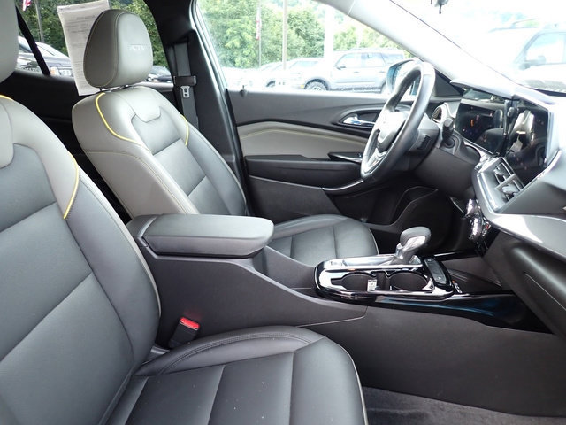 Used 2025 Chevrolet Trax ACTIV w/ Sunroof Package FWD image 10
