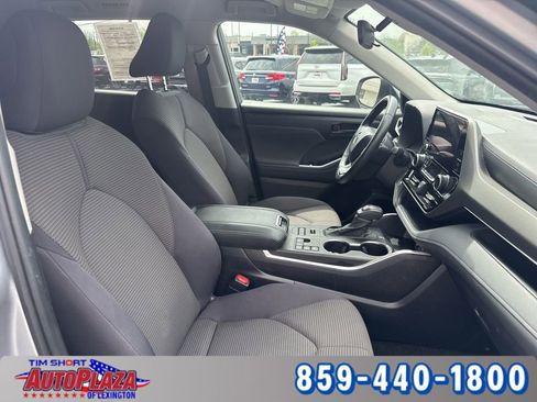 Used 2024 Toyota Highlander LE AWD/4WD image 26