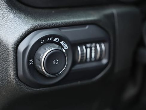 Used 2022 Jeep Wrangler Unlimited Sahara AWD/4WD image 20