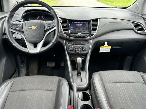 Certified 2022 Chevrolet Trax LT w/ LT Convenience Package image 13