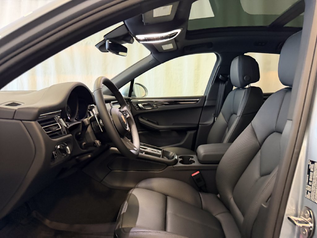New 2026 Porsche Macan AWD/4WD image 5