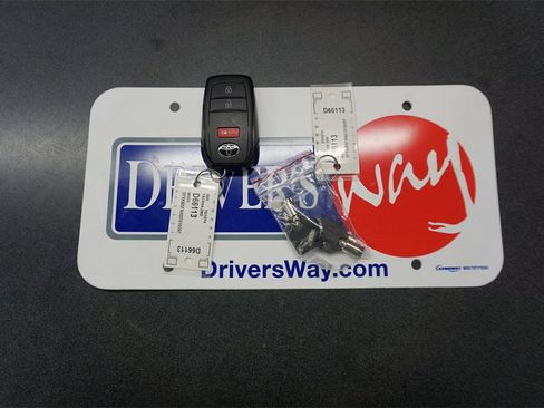 Used 2025 Toyota Tacoma TRD Sport image 19