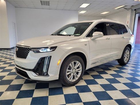 Certified 2024 Cadillac XT6 Luxury image 3