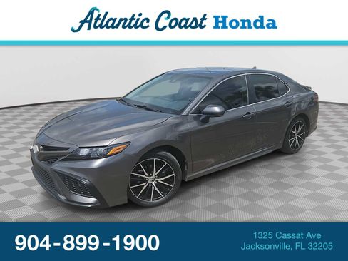 Used 2023 Toyota Camry SE FWD image 1