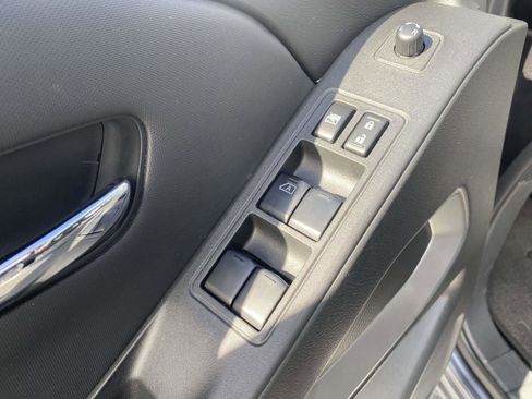 Used 2024 Nissan Frontier SV image 18