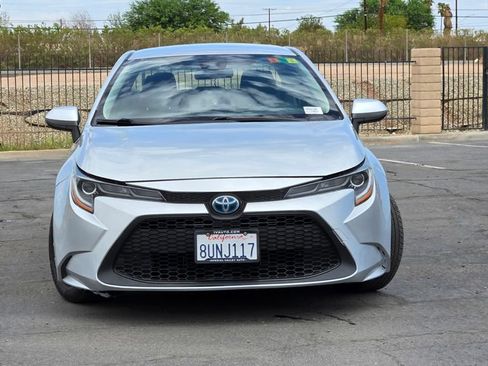 Used 2020 Toyota Corolla LE FWD image 2